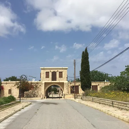 Karpaz Arch House بيت ضيافة *