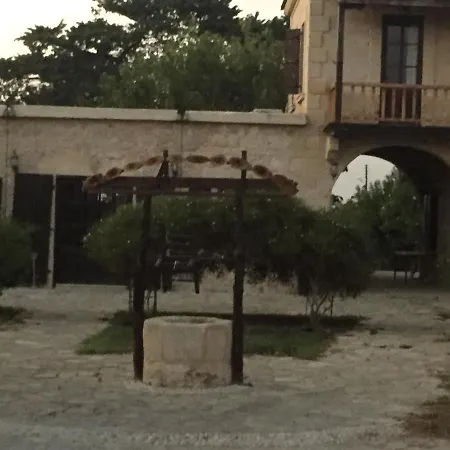 Karpaz Arch House بيت ضيافة