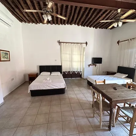 Karpaz Arch House بيت ضيافة