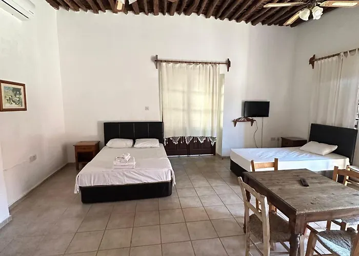 Karpaz Arch House بيت ضيافة